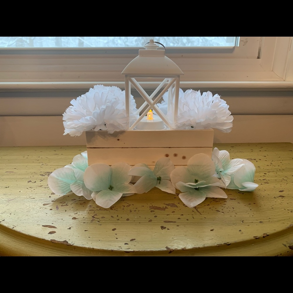 Crate centerpiece with blue flowers on the base